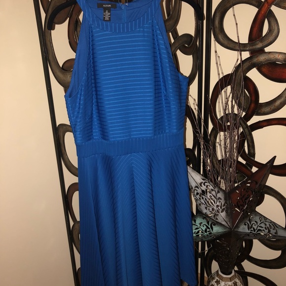 Dress - Picture 2 of 5